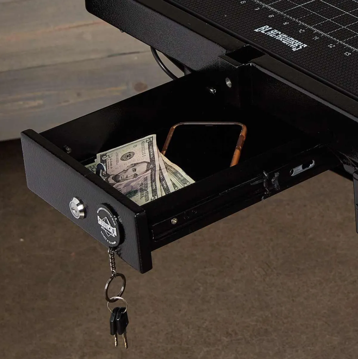 blackworks_stealth_grooming_table__adjustable_height_3.webp Ryan's Pet Supplies Blackworks Stealth Grooming Table - Adjustable Height