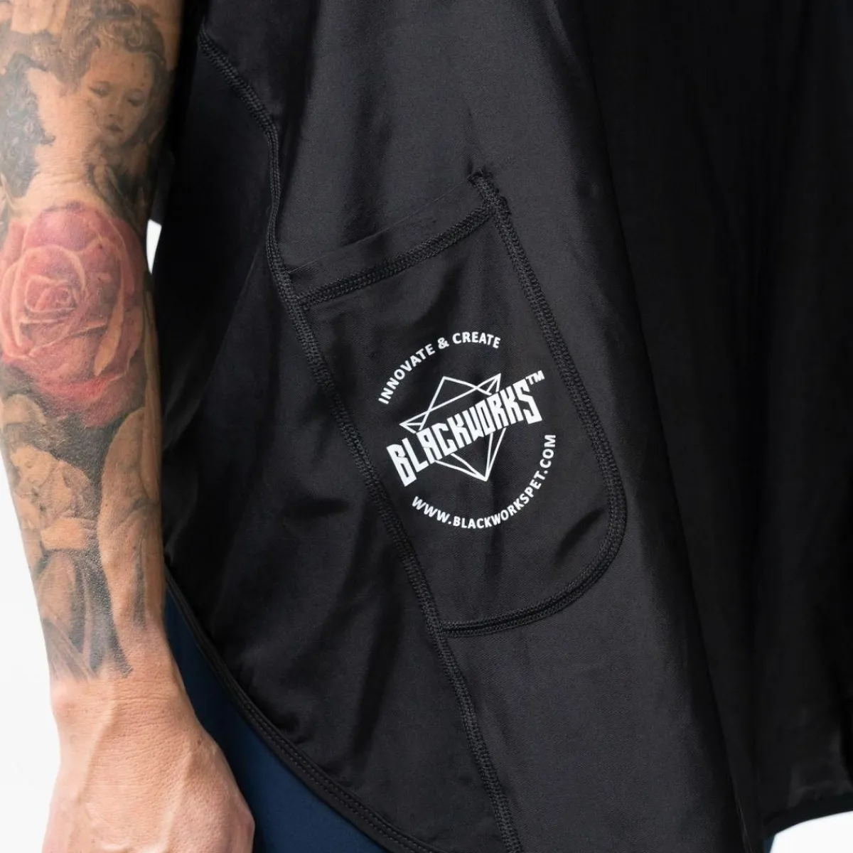 blackworks_unisex_groomers_apron_2.webp Ryan's Pet Supplies Blackworks Unisex Groomer's Apron